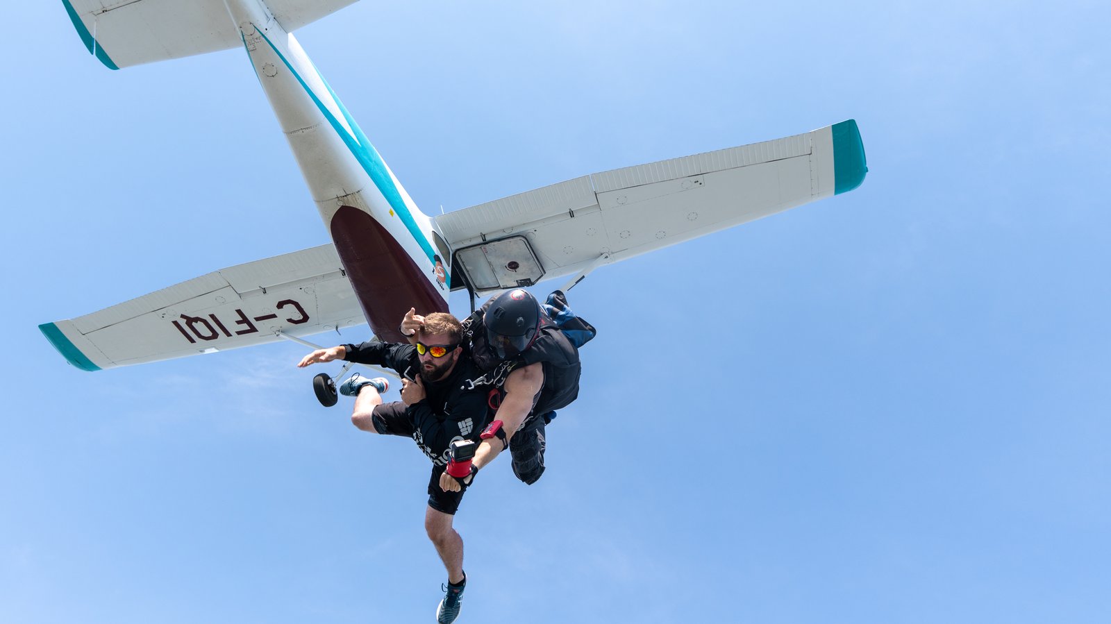Learn to skydive in Ontario at Skydive SWOOP